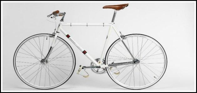 Copertina di La moda va in bicicletta: numerata e decorata è adatta al “ciclo-feticista”