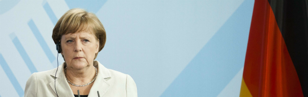 Copertina di Merkel: “Rigore o crescita? Falso dibattito”. E ripete il no agli eurobond