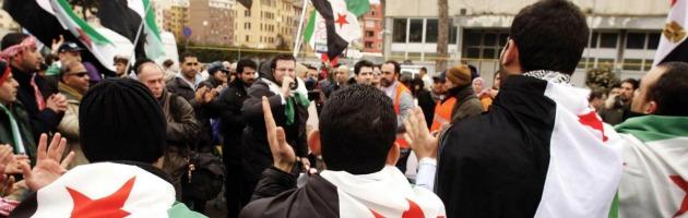 Siria, i ribelli: “Sì a transizione guidata”. Poi la smentita: “Bugia totale”