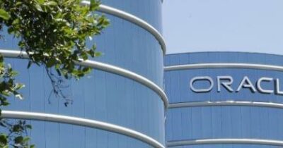 Copertina di Oracle licenzia migliaia di persone con una mail: con i risparmi investirà in datacenter per l’AI