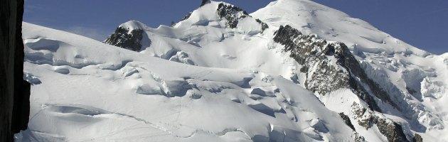 Chamonix, valanga su alpinisti: nove morti, undici feriti. Trovati vivi quattro dispersi