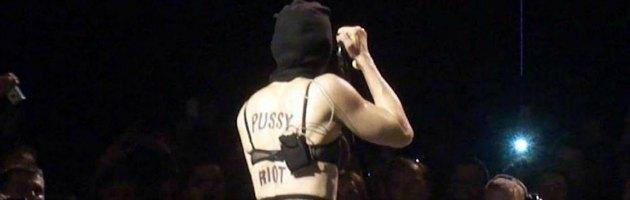 Russia, vicepremier attacca Madonna per appoggio a Pussy Riot: “Vecchia p…..”
