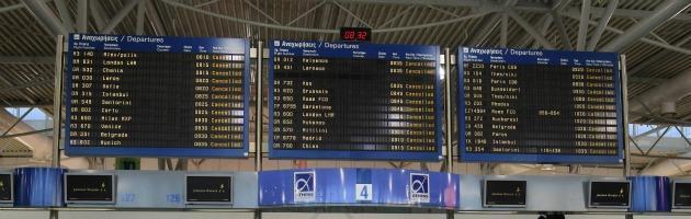 Grecia, le compagnie aeree tagliano le tratte su Atene per non pagare troppe tasse