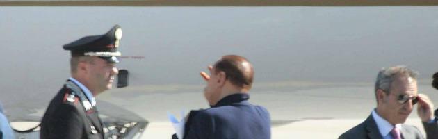 Copertina di Berlusconi lontano dal video: il problema è la ricrescita (dei capelli)