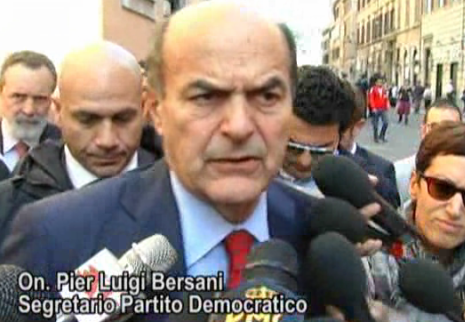 Copertina di Formigoni, Bersani: “Si deve dimettere”. Vendola: “Travolto da tsunami di melma”