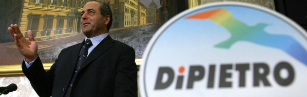 Italia dei Valori, assemblea a dicembre: “Nuove regole dopo gli scandali”