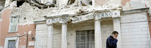 Copertina di Napolitano: “E’ ora di ricostruire L’Aquila, no alle new town”