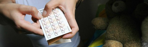 Francia, parlamento approva: pillola gratis per tutte le adolescenti