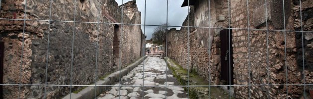 Pompei, nuovi danni a causa del maltempo: cede il muro di una domus