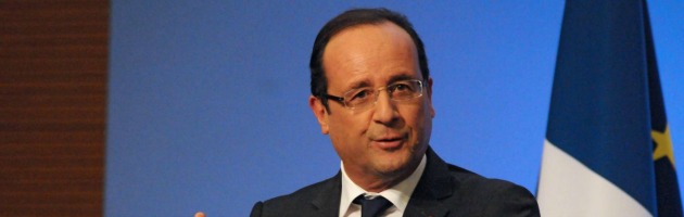 Francia, Hollande: “Crisi euro risolta, ma l’Italia e altri Paesi restano fragili”