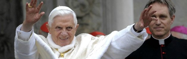 Ratzinger, nuovo attacco alle unioni gay: “Attentato alla famiglia autentica”