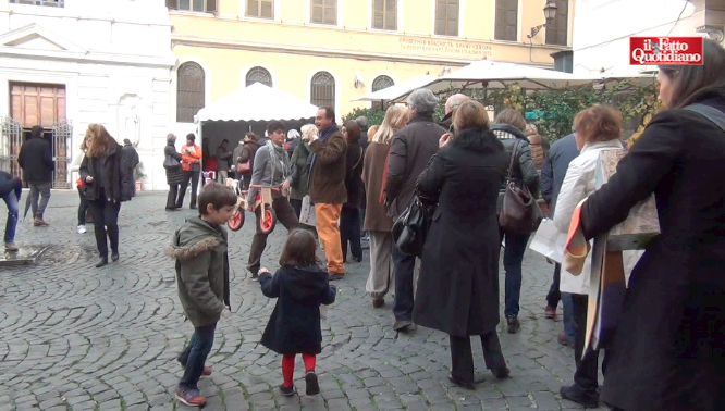 Copertina di Primarie del centrosinistra, a Roma lunghe code e qualche polemica