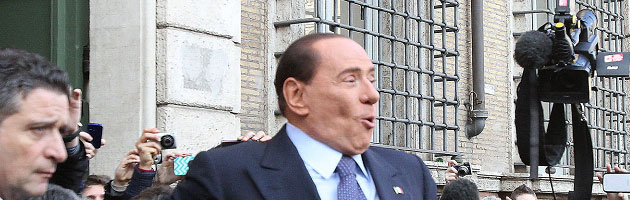 Berlusconi: “Collaborazione destra-sinistra continui”. Ecco perché abbassa i toni