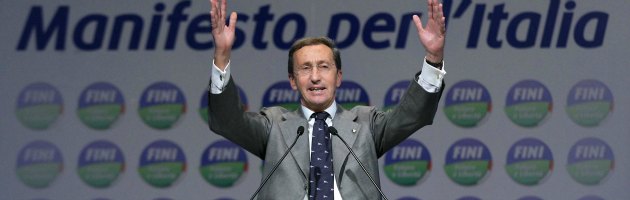 Copertina di Elezioni, Fli: indagato tra candidati in Friuli. Dimissioni in blocco, poi la rinuncia
