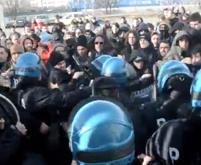 Copertina di Processo No Tav, cariche davanti all’aula bunker del carcere di Torino