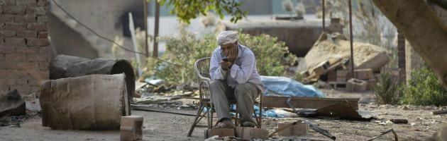 Egitto, crisi economica da record. Appello del governo: “Non mangiate troppo”