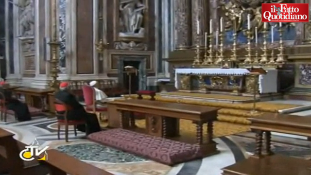 Copertina di Il Papa in preghiera a Santa Maria Maggiore: “Siate misericordiosi”