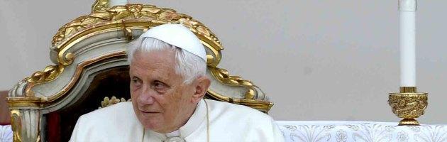 Vaticano, “nel 2003 Ratzinger fu informato di un caso pedofilia ma non lo denunciò”