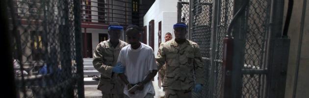 Copertina di Guantanamo, raid contro i detenuti in sciopero della fame. Almeno un ferito