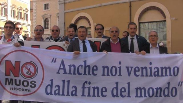 Copertina di No Muos a Roma: “Serve stop del governo, gli Usa vanno avanti con i lavori”