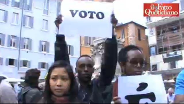 Copertina di Roma, flash mob dei ‘nuovi italiani’: “Approvate in fretta la legge sullo Ius soli”