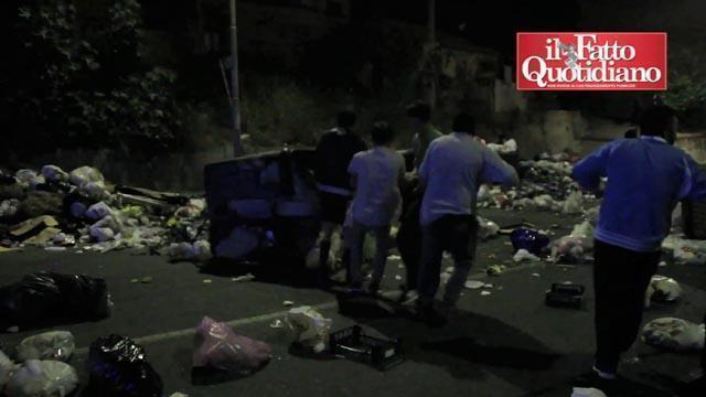 Copertina di Emergenza rifiuti a Reggio Calabria, sale la tensione: roghi e disordini nella notte
