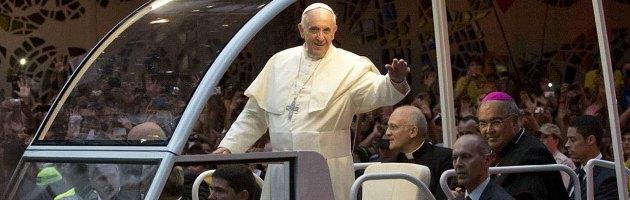 Copertina di Papa Francesco in Brasile condanna “la dittatura del denaro e del successo”