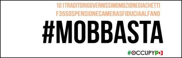 OccupyPd, la protesta #mobbasta: “Chiediamo un cambio netto al partito”