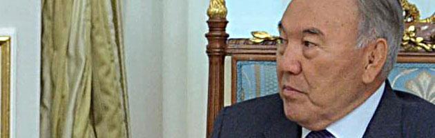 Caso Kazakistan, l’Unione Sarda: “Incontro Berlusconi-Nazarbayev in Sardegna”