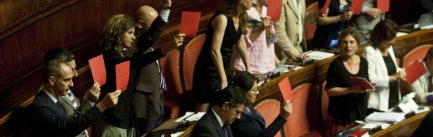 Copertina di Svuota carceri, ok del Senato. La Lega protesta: “Escono gli stalker”