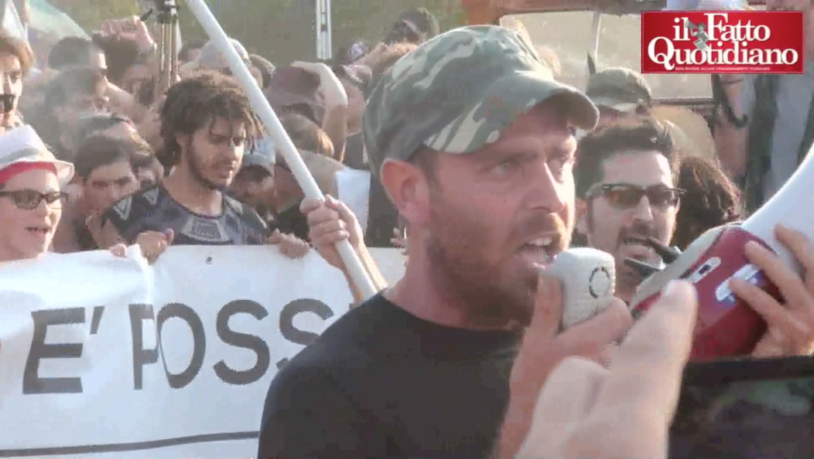 Copertina di No Muos, incidenti a Niscemi. Il video-racconto della marcia contro la base Usa