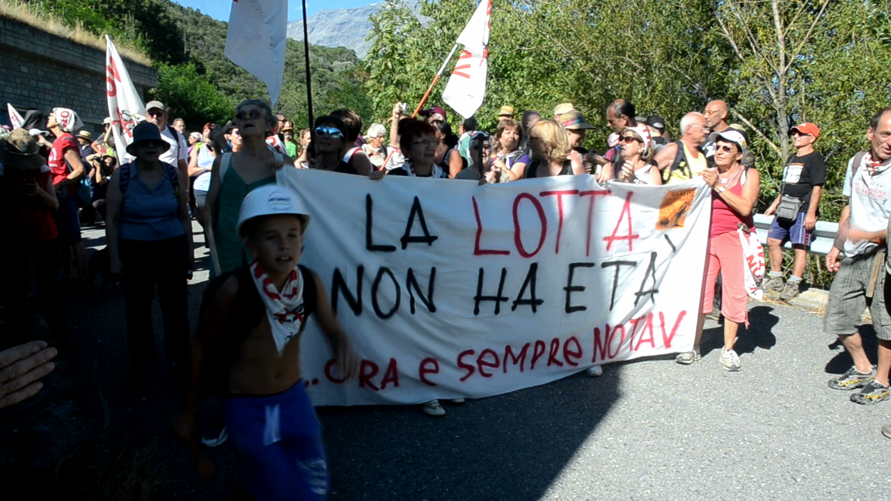 Copertina di Valsusa, “La lotta non ha età”. Gli over 50 manifestano contro il Tav