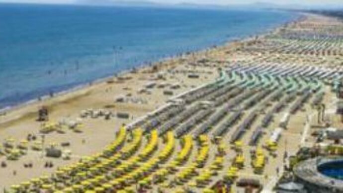 Rimini, lite a coltellate tra cuochi in albergo: 21enne denunciata per lesioni aggravate