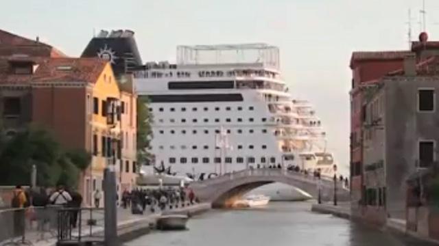 Copertina di Navi da crociera a Venezia, lo spot: “Non inquinano e si naviga in sicurezza”