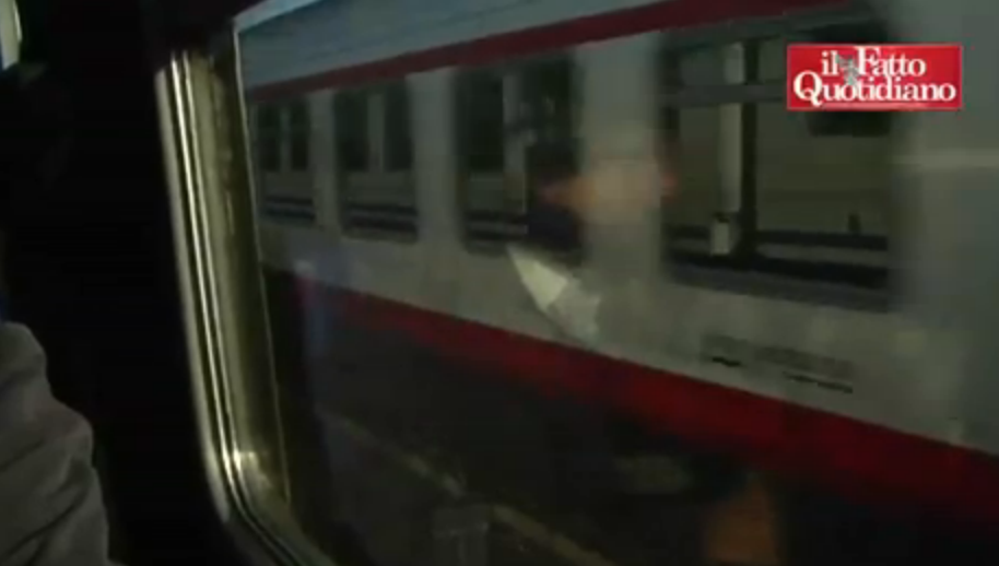 Copertina di La protesta dei pendolari lombardi: “Il Veneto leghista ci ha soppresso i treni”