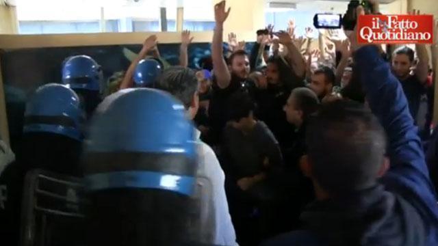 Copertina di Inceneritore Giugliano, ambientalisti sgomberati da assessorato all’Ambiente