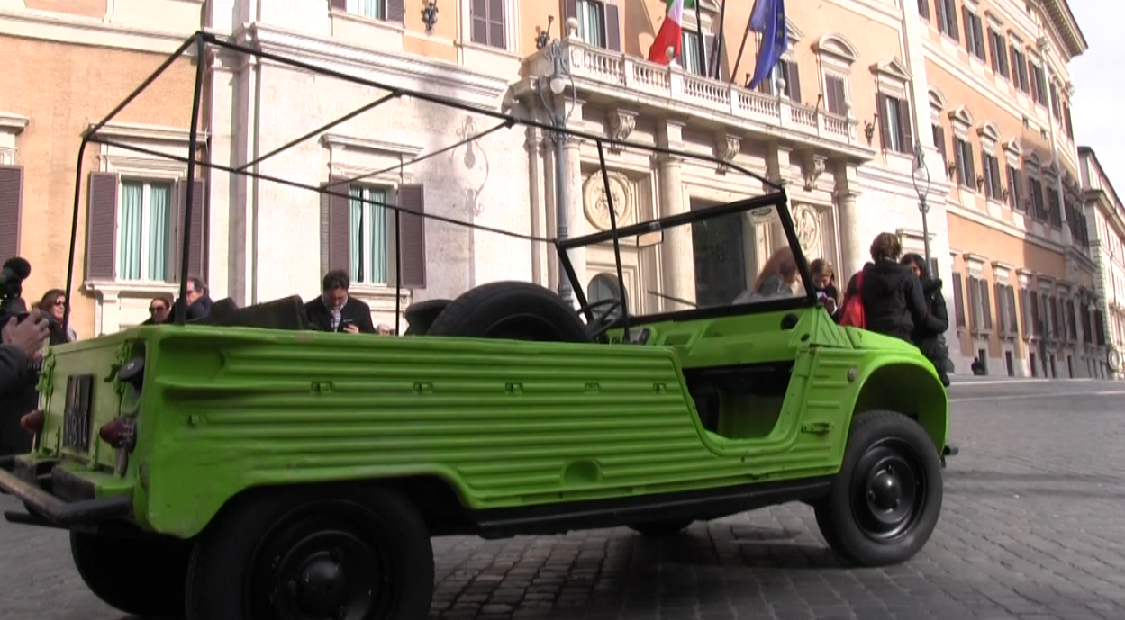 Copertina di Mafia, l’auto di Siani a Montecitorio. Boldrini: “Darò voce alle vittime innocenti”