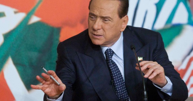 Copertina di Decadenza, Berlusconi a Pd e M5s: “Rinvio voto o vi pentirete con i vostri figli”
