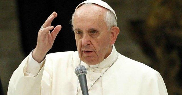 Corruzione, Papa Francesco: “Scandaloso chi dona alla Chiesa ma ruba allo Stato”