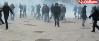 Copertina di Forconi, scontri in piazza Castello a Torino: 14 feriti tra le forze dell’ordine