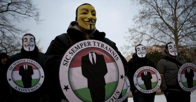 Copertina di Anonymous, Cassazione: “E’ associazione a delinquere”. No libertà ad hacker