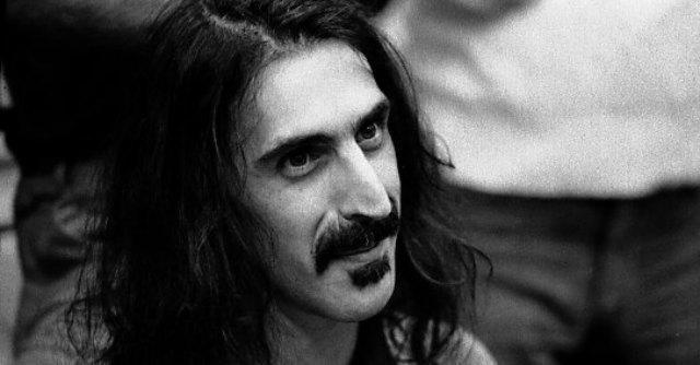 Frank Zappa, moriva 20 anni fa il poeta che non voleva “inchinarsi”