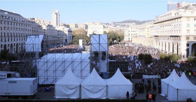 V Day Genova, voci dalla piazza: “Grillo ci emoziona. Ma la rivoluzione siamo noi”