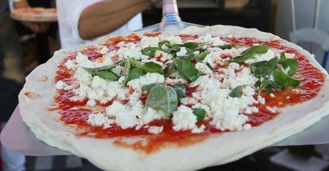 Copertina di Pizza, tutti gli studi: valori nutrizionali “in un morso” e ricette ipocaloriche
