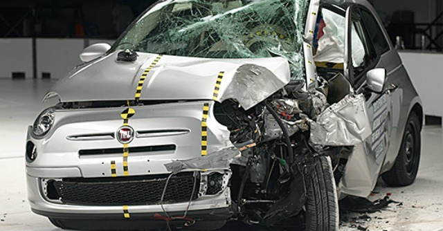 Fiat 500 bocciata in Usa nel crash test per la sicurezza delle utilitarie