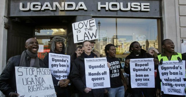 Uganda, giornale pubblica nomi e foto di 200 gay. “Omossessuali sono disgustosi”