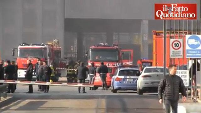 Copertina di Nube tossica a Busto Arsizio, le autorità: “Cittadini, non uscite di casa”