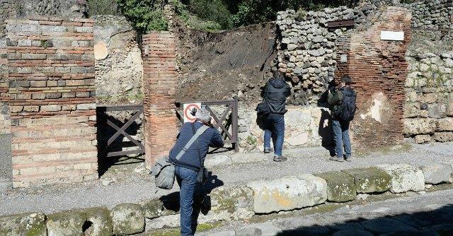 Beni culturali, tre milioni per Volterra e Pompei dal ministero dopo i crolli