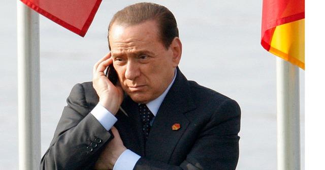 Copertina di Berlusconi ai servizi sociali, primo controllo di polizia a Palazzo Grazioli