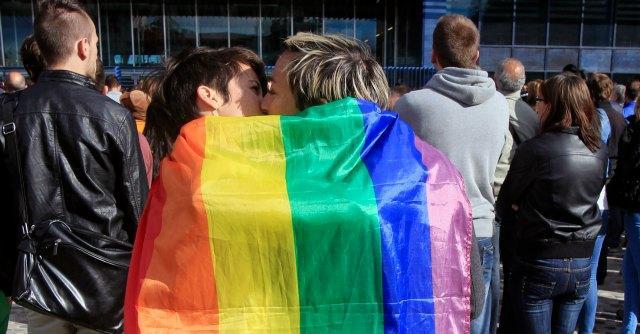 Nozze gay, Cei: “Riconoscimento tribunale di Grosseto suscita gravi interrogativi”